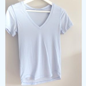 LULULEMON T-SHIRT